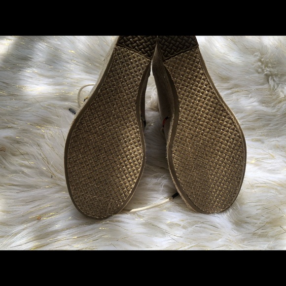 TOMS Booties - Picture 3 of 4